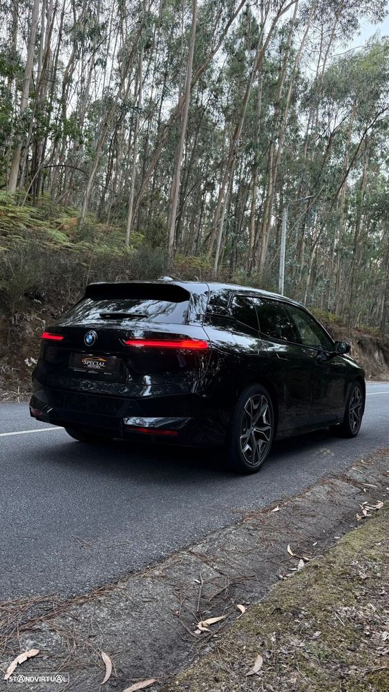 BMW iX xDrive 40 Pack Desportivo - 32