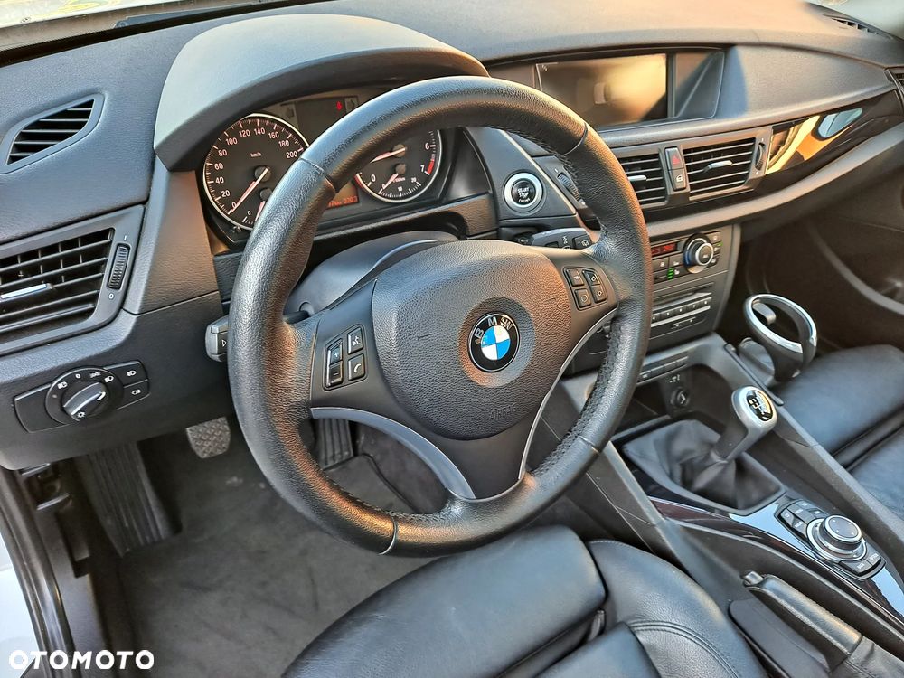 BMW X1 sDrive18i Sport Line - 30