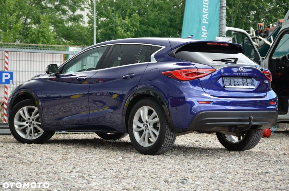 Infiniti Q30 - 37