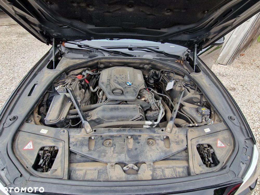 BMW Seria 5 520d xDrive - 28