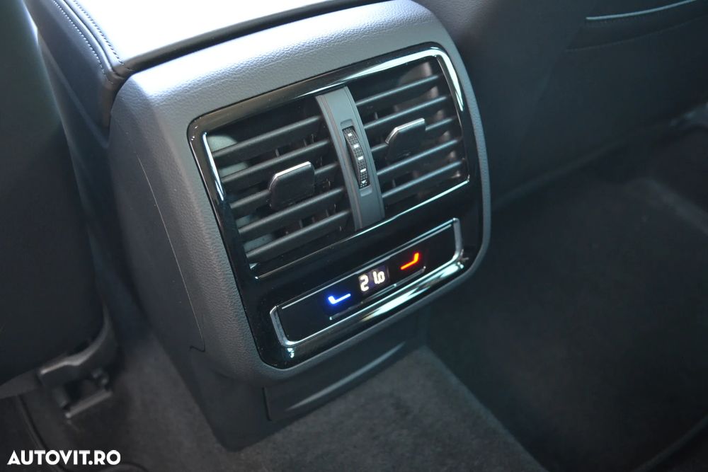 Volkswagen Passat 2.0 TDI SCR DSG 4Motion Elegance - 30