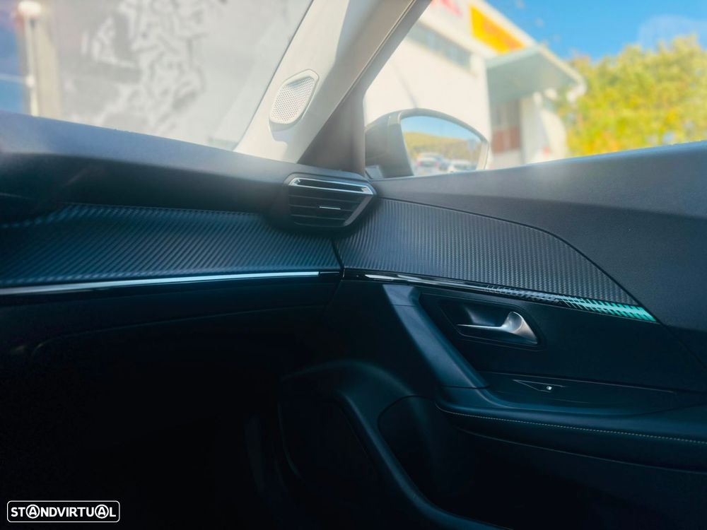 Peugeot 2008 1.2 PureTech Allure Pack EAT8 - 26