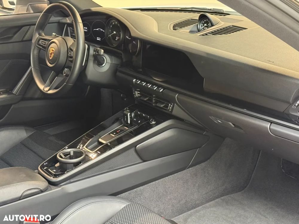 Porsche 911 Carrera T PDK - 7