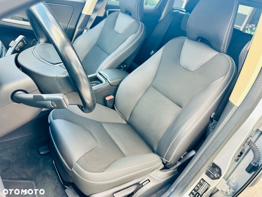 Volvo XC 60 2.4D AWD Summum - 24