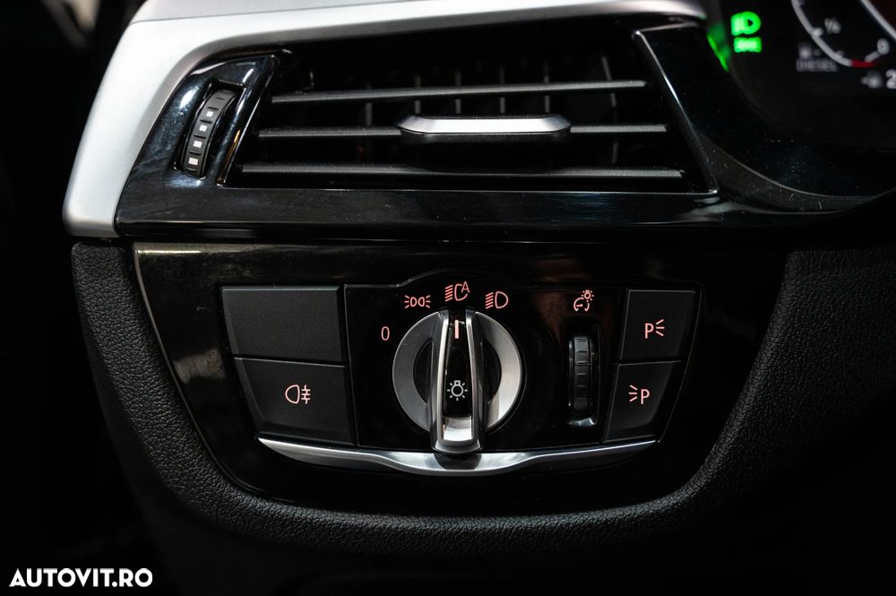 BMW Seria 5 520d Aut. Luxury Line - 28