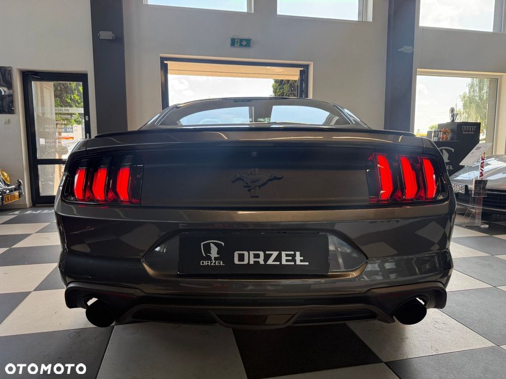 Ford Mustang - 6