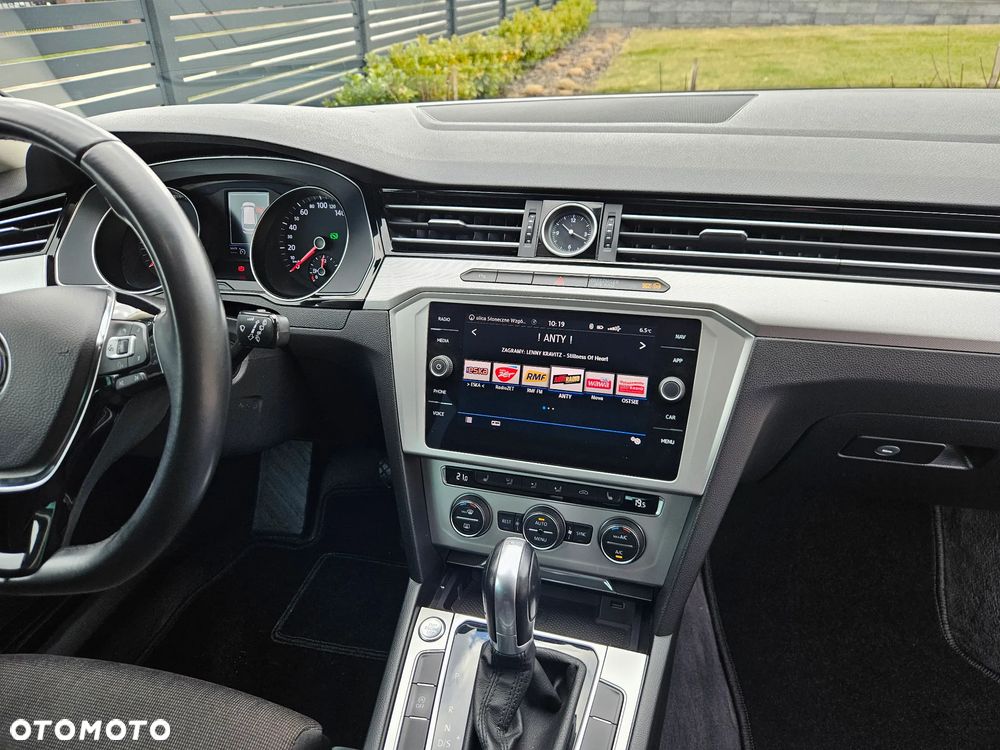 Volkswagen Passat 2.0 TDI SCR DSG Business - 18