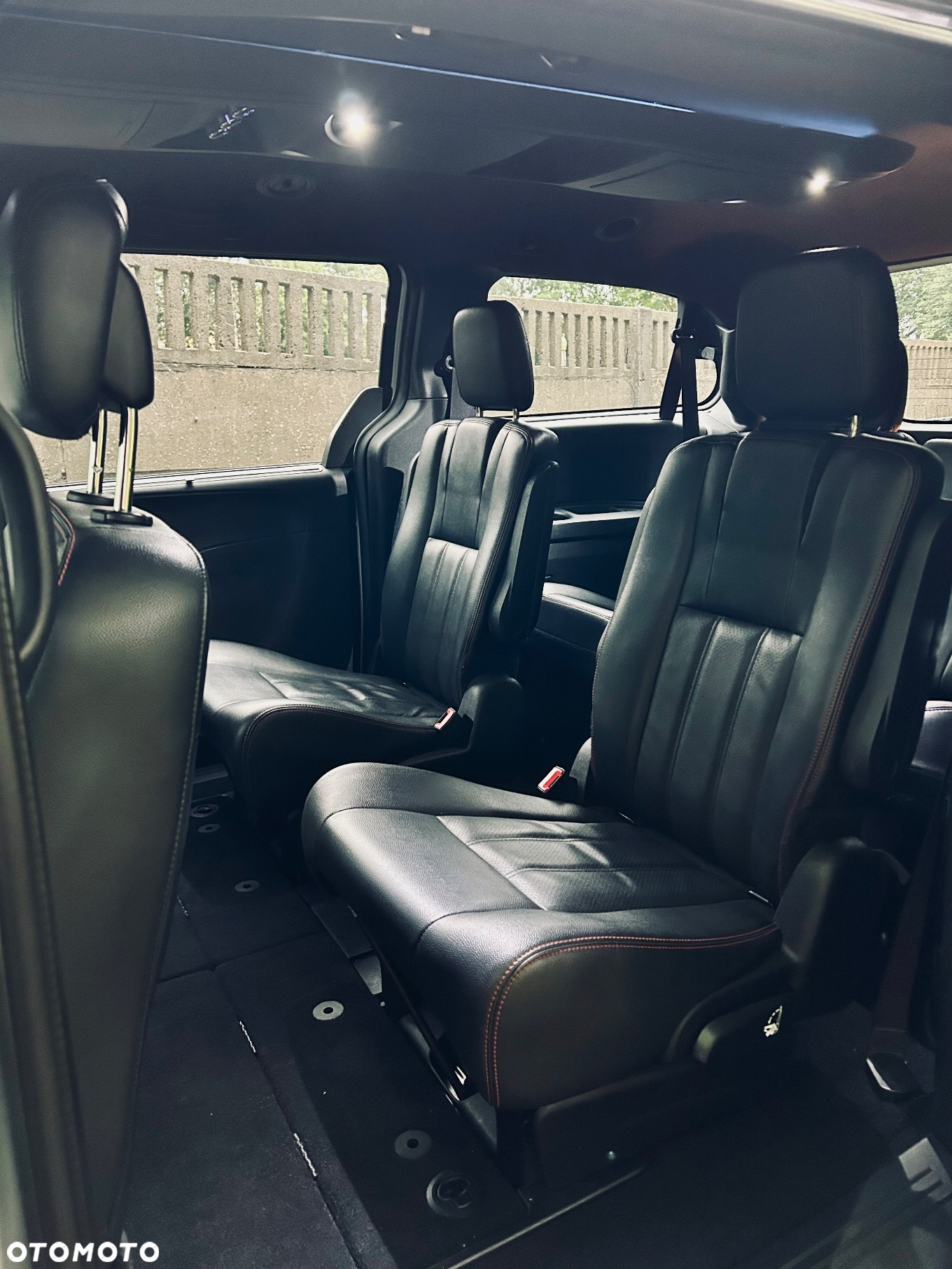 Dodge Grand Caravan - 10
