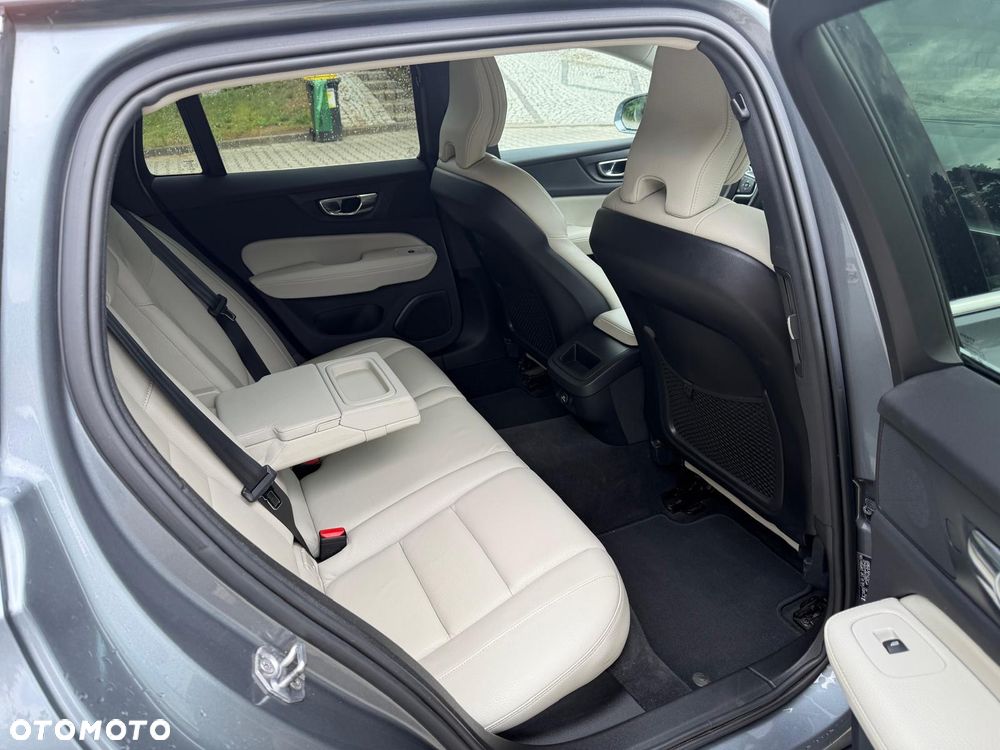 Volvo V60 D3 AWD Momentum - 28