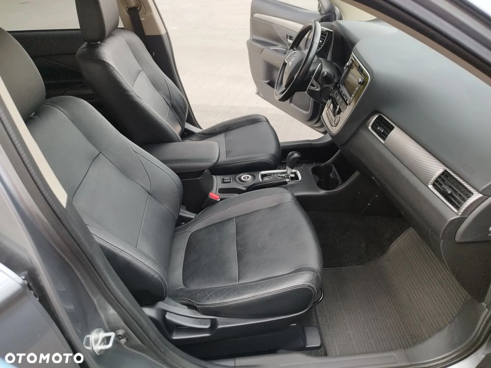 Mitsubishi Outlander 2.0 4WD CVT Diamant Edition+ - 23