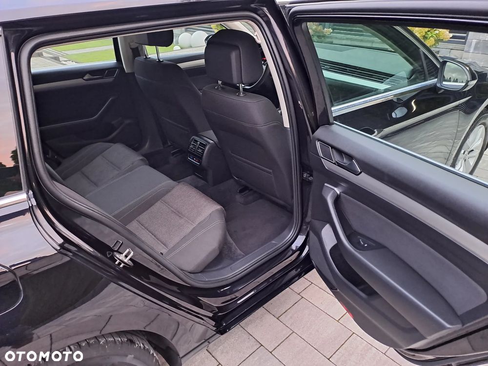 Volkswagen Passat - 13
