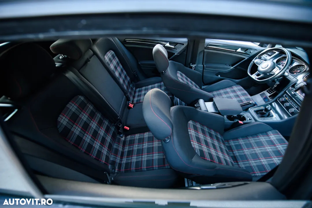 Volkswagen Golf - 15