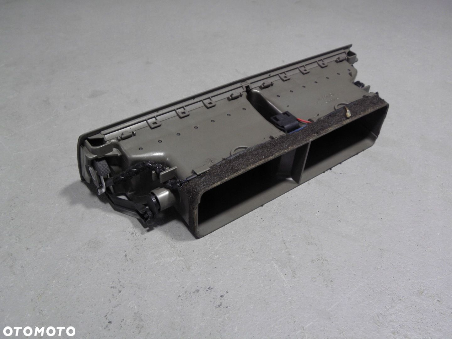 AUDI A4 B6 // KRATKA NAWIEWU ŚRODKOWA 8E0820951H - 4