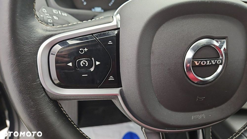 Volvo XC 90 T8 AWD Plug-In Hybrid R-Design 7os - 16