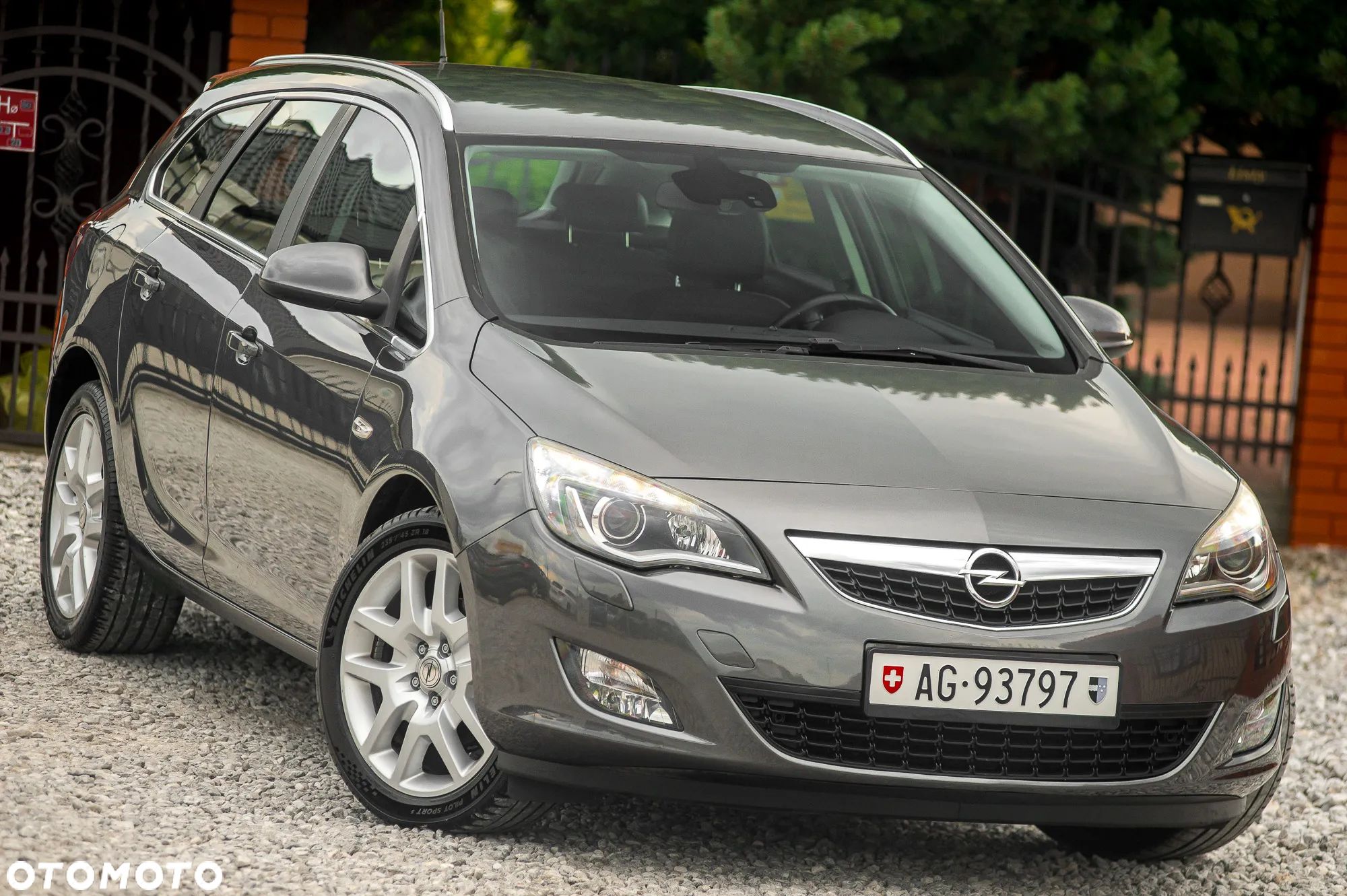 Opel Astra 1.6 Turbo Automatik Edition - 1