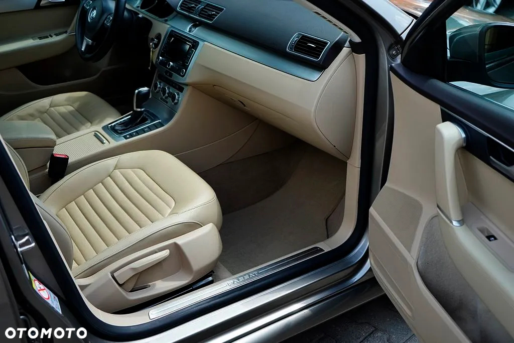 Volkswagen Passat - 12
