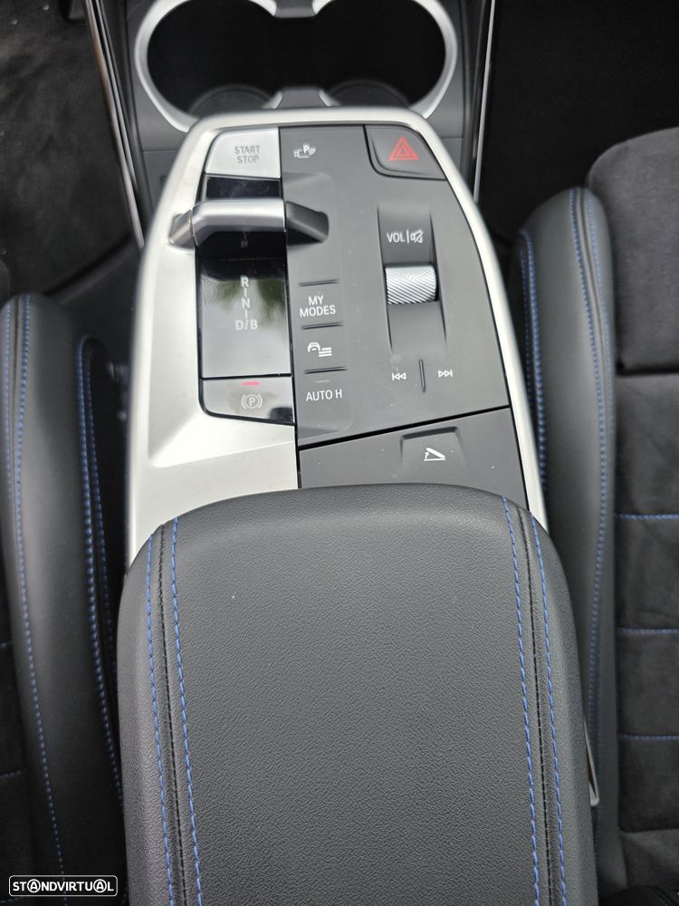 BMW iX2 eDrive20 Pack Desportivo M - 28