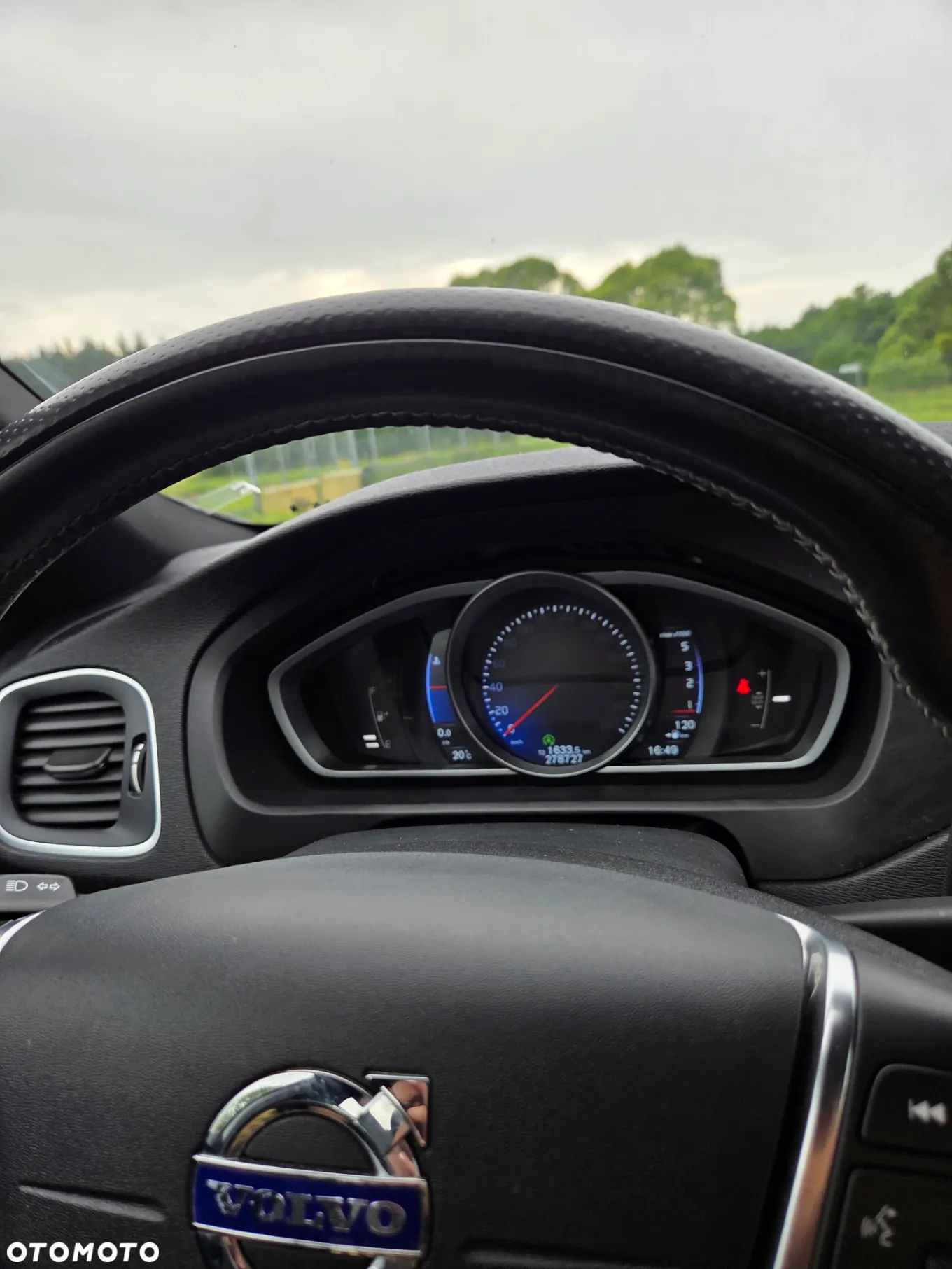 Volvo V40 D2 Drive-E R-Design Momentum - 9