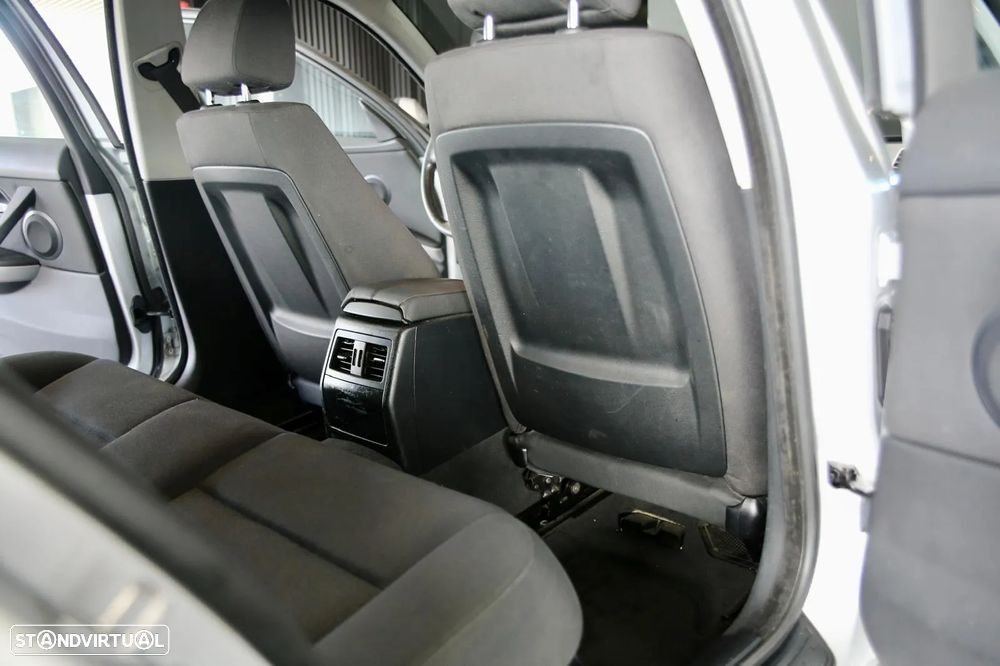 BMW 320 d Touring Dynamic - 14