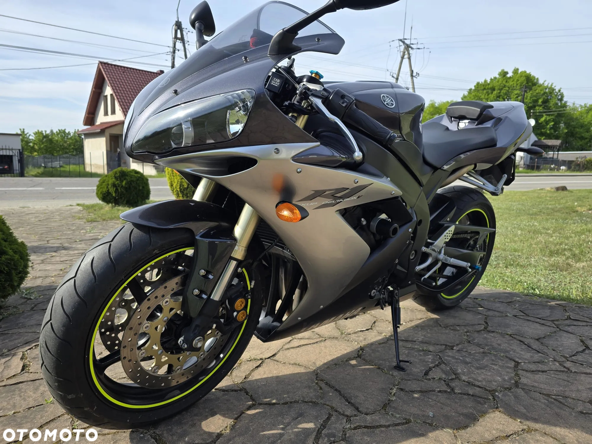 Yamaha R1 - 6