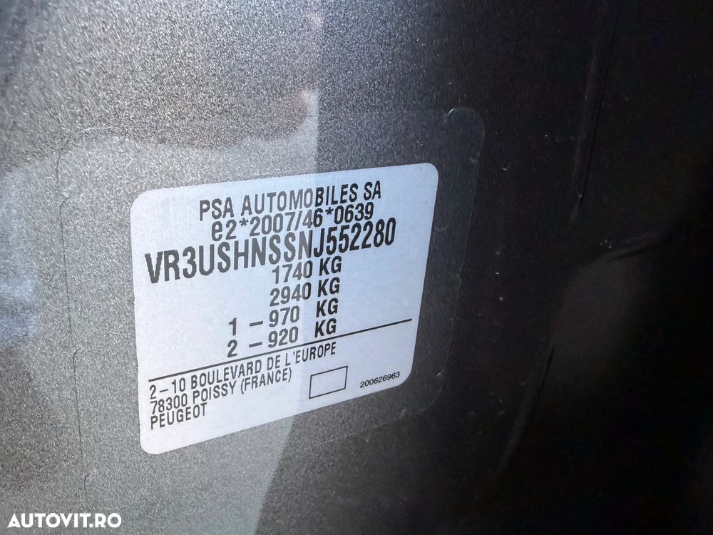 Peugeot 2008 PureTech 130 EAT8 GT Pack - 30