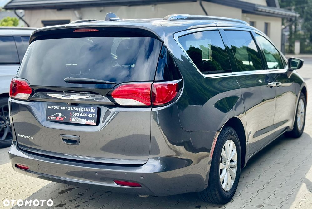 Chrysler Pacifica - 10