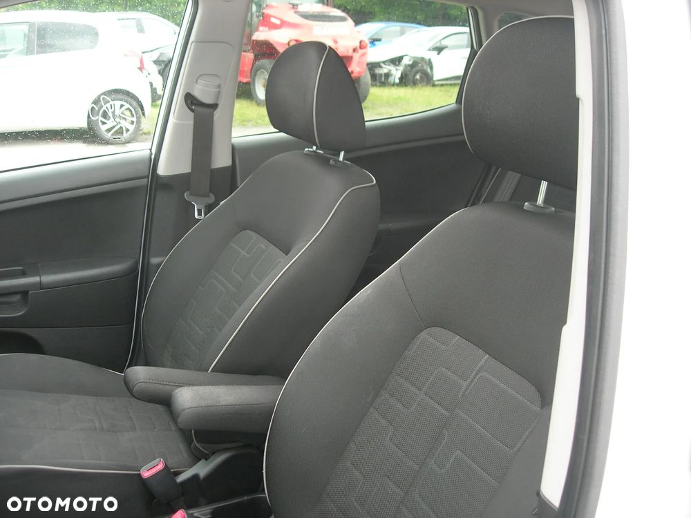 Kia Venga - 15