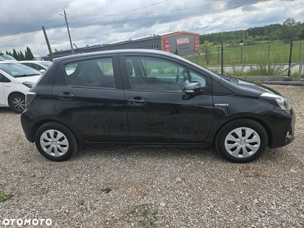 Toyota Yaris Hybrid 100 Sol - 8