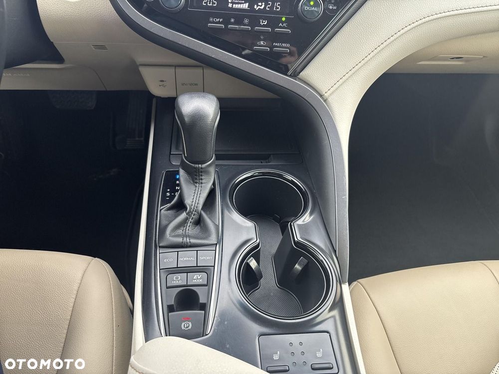 Toyota Camry 2.5 Hybrid Comfort CVT - 18