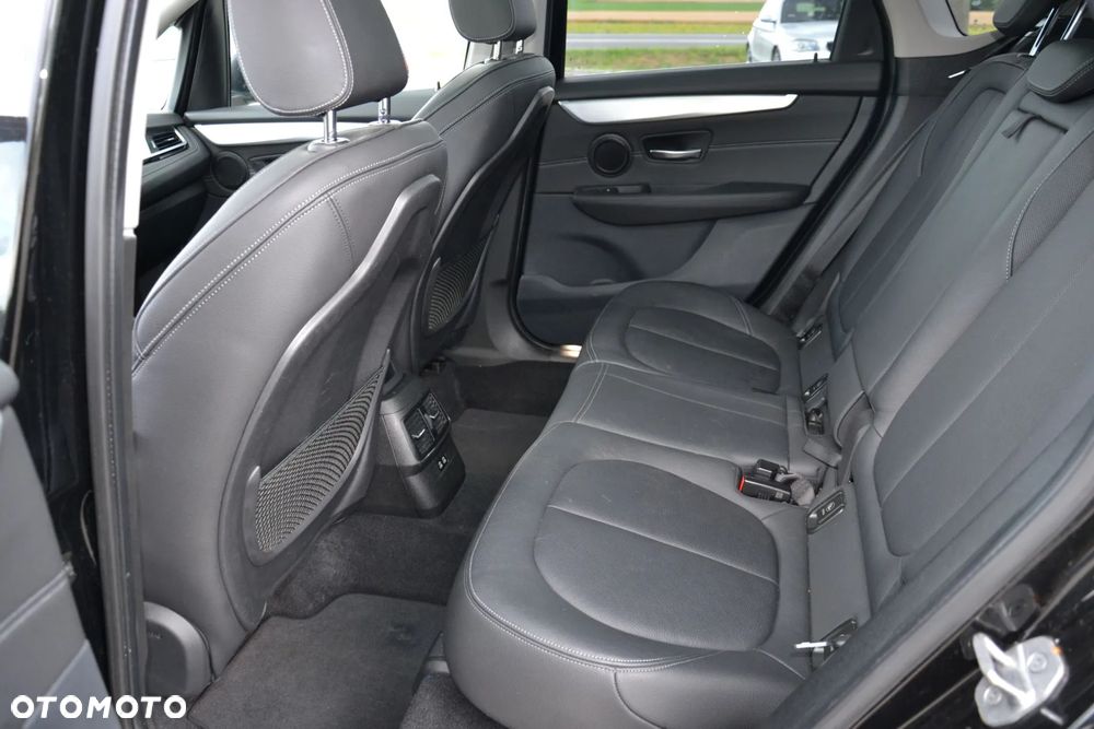 BMW Seria 2 218d - 19