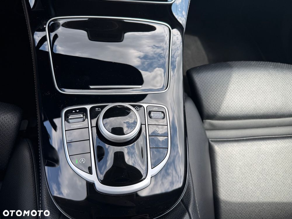 Mercedes-Benz Klasa E 220 d 4-Matic 9G-TRONIC - 23