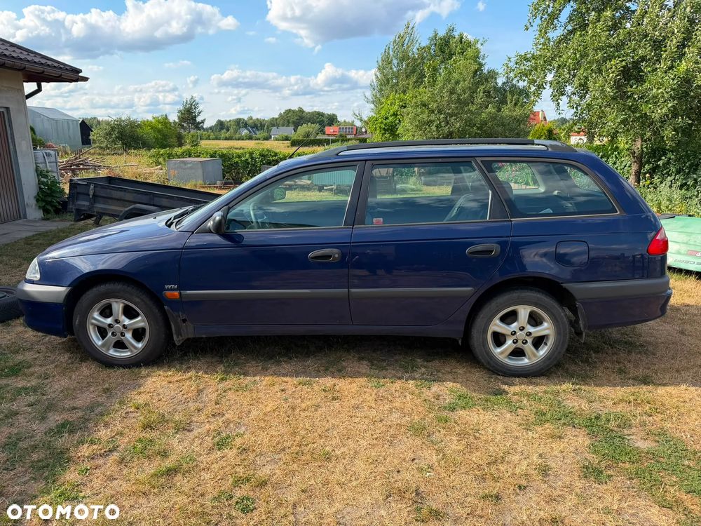 Toyota Avensis - 1