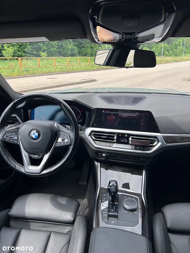 BMW Seria 3 330i Luxury Line sport - 21