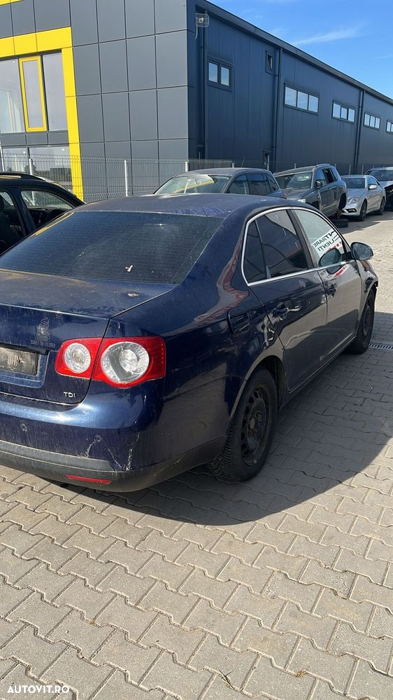 Dezmembram Volkswagen Jetta 1.9TDI BLS din 2008 - 3