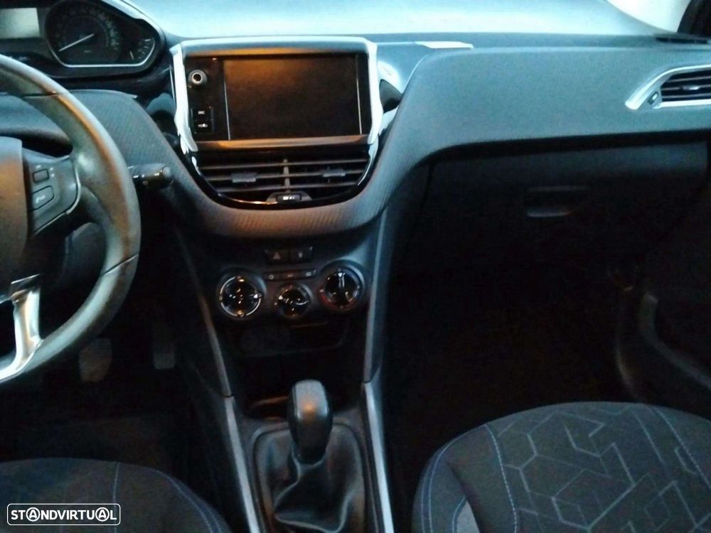 Peugeot 2008 1.2 PureTech Style - 6