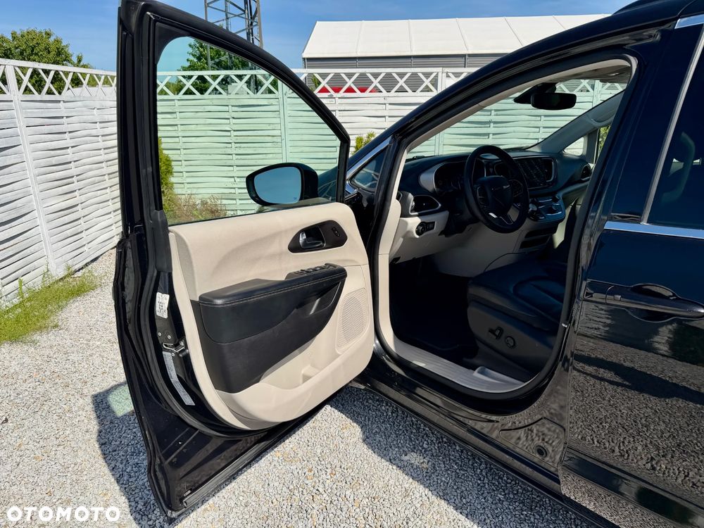 Chrysler Pacifica - 35