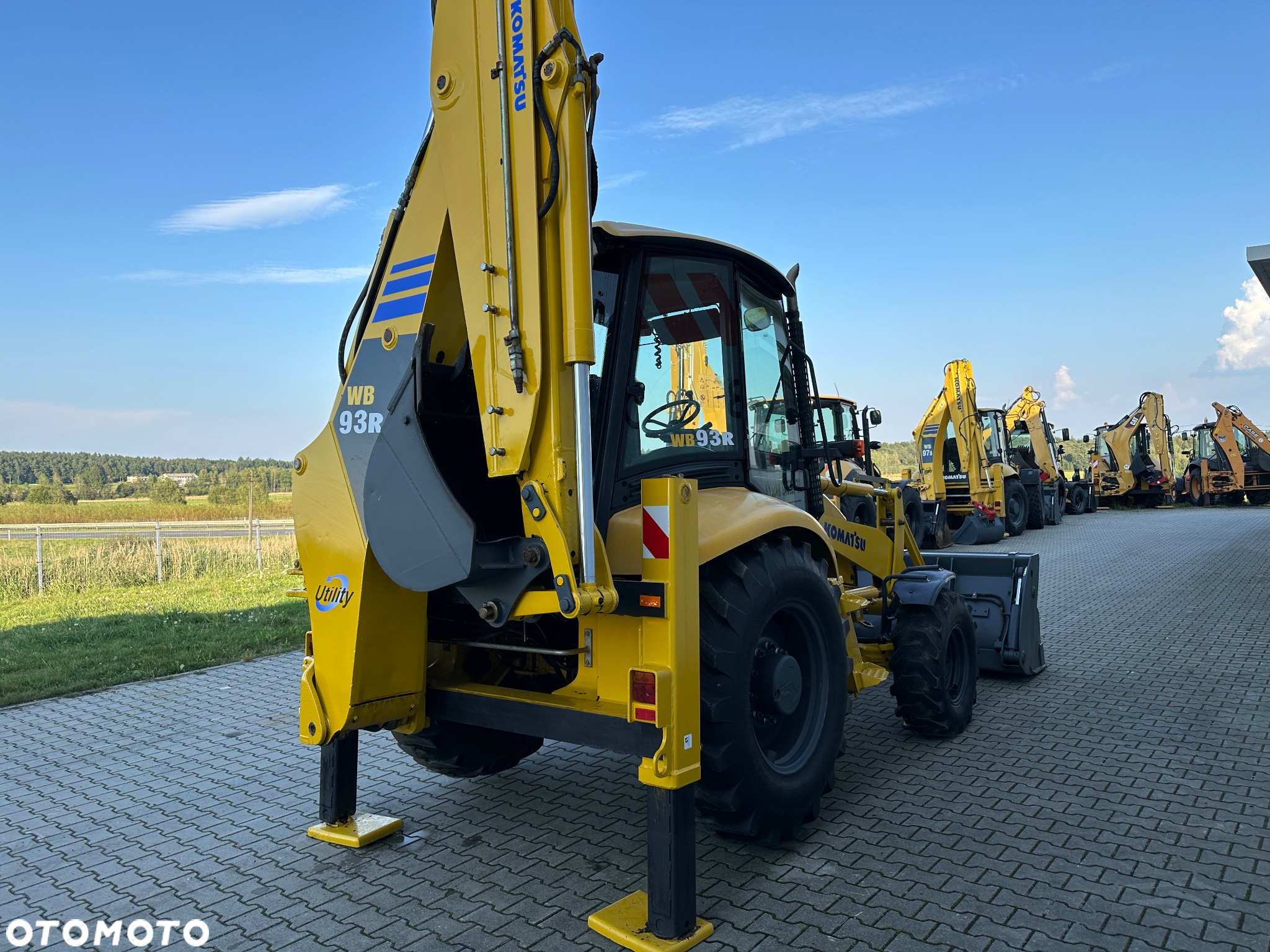 Komatsu WB93R - 8