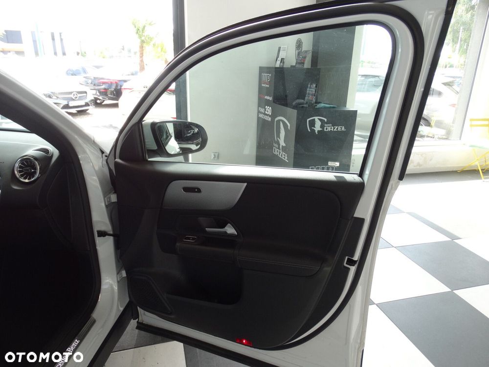 Mercedes-Benz GLB - 40