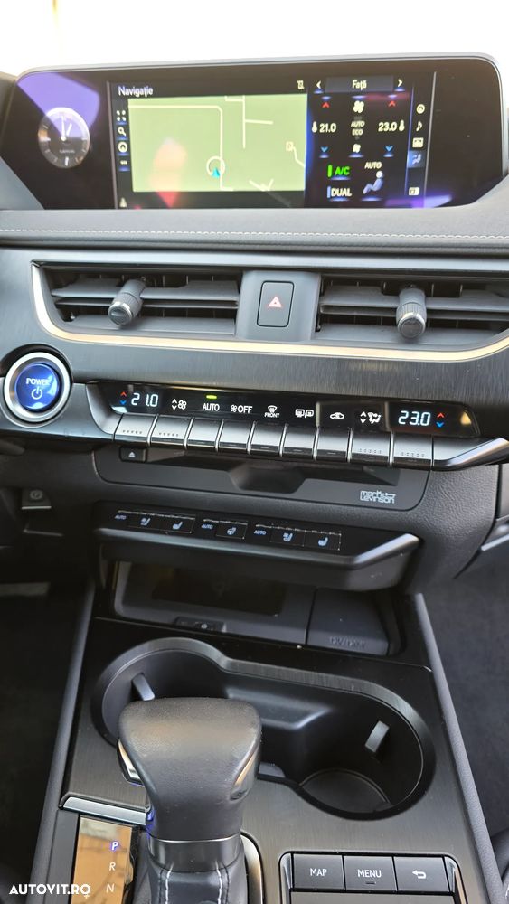 Lexus UX 250h 2.0L HEV 20H- (178 HP) 4X4 CVT Luxury - 27