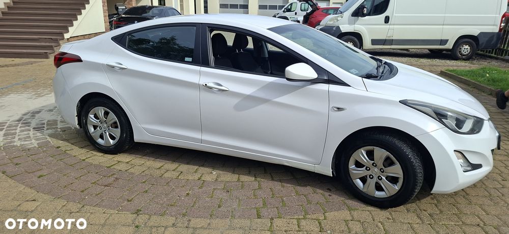 Hyundai Elantra 1.6 Classic + - 11