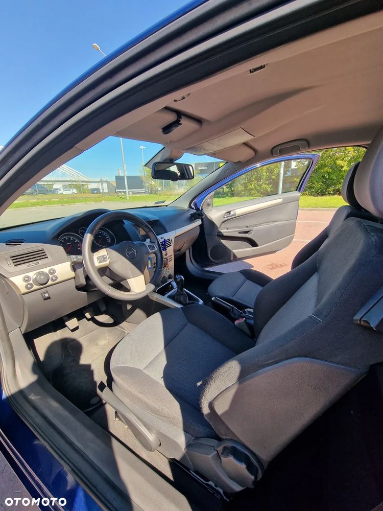 Opel Astra GTC 1.6 - 7