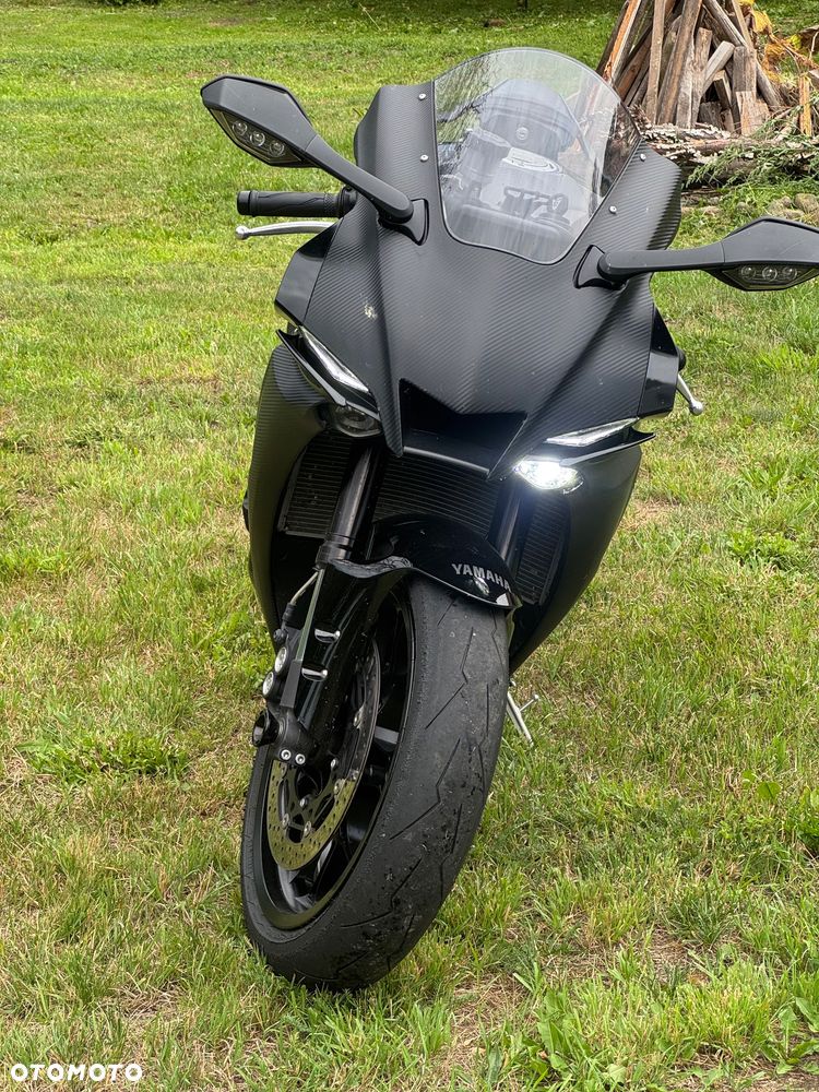 Yamaha R1 - 1