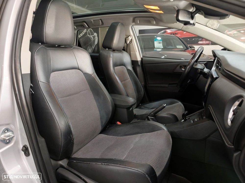Toyota Auris Touring Sports 1.8 HSD Exclusive+Navi - 16