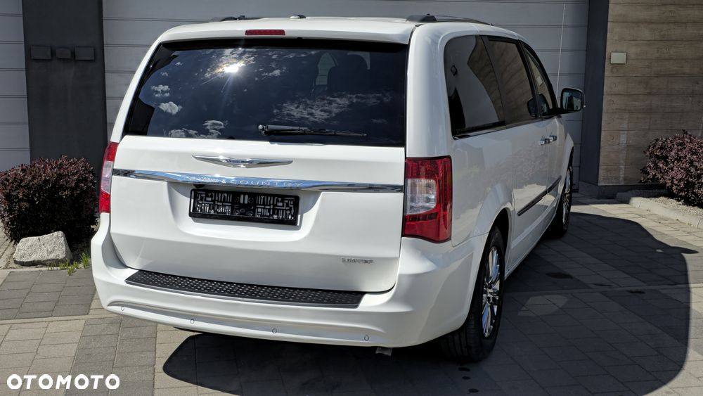 Chrysler Town & Country 3.6 Limited - 8
