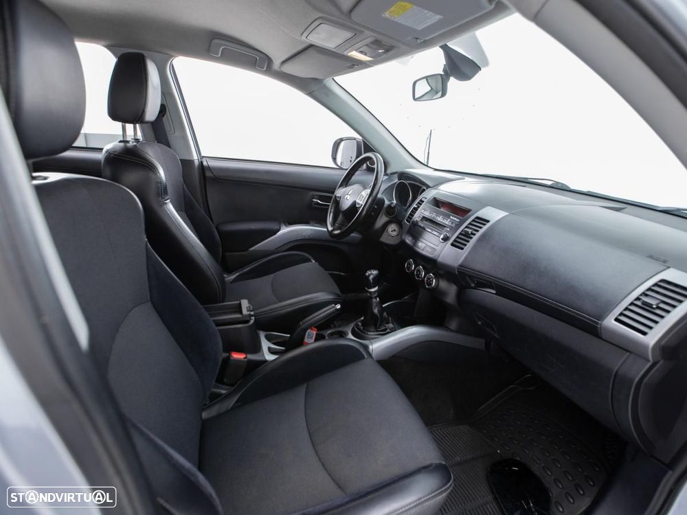 Mitsubishi Outlander - 9