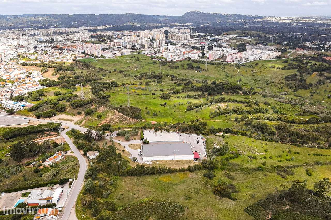Terreno urbano em São Sebastião (Setúbal) com 17000m2 - Grande imagem: 2/33