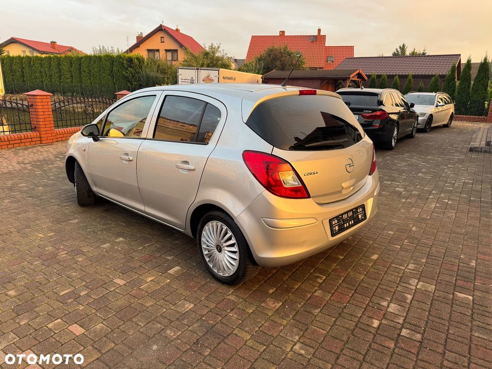 Opel Corsa 1.2 16V Cosmo - 5