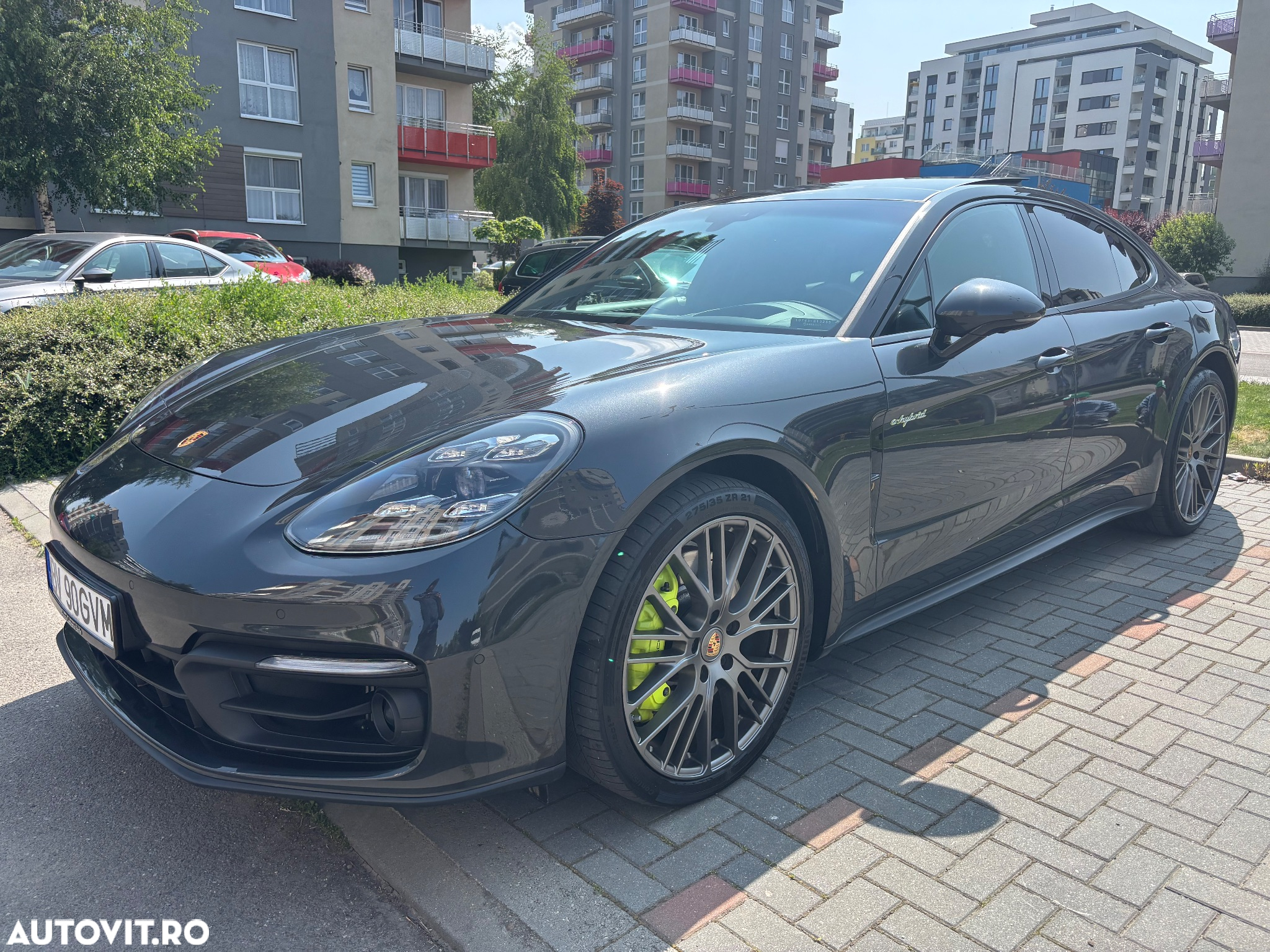Porsche Panamera 4 E-Hybrid - 12