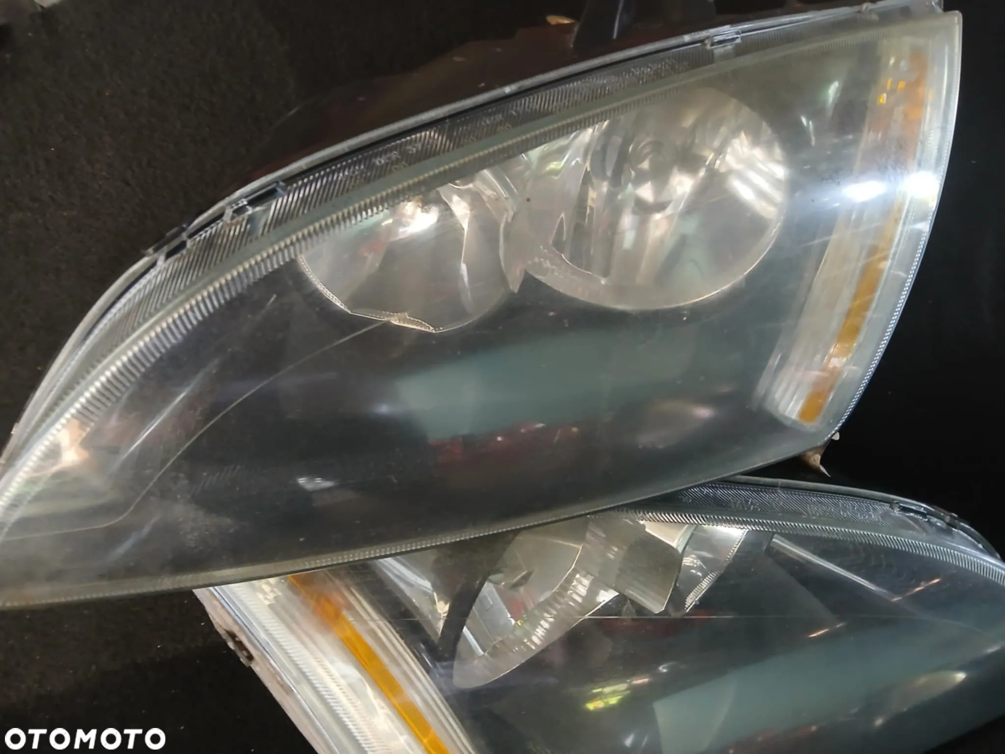 Ford Focus Mk2 Lampa przednia lewa, prawa czarny środek - 2