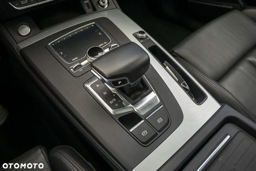 Audi Q5 55 TFSIe quattro S tronic S line business - 29